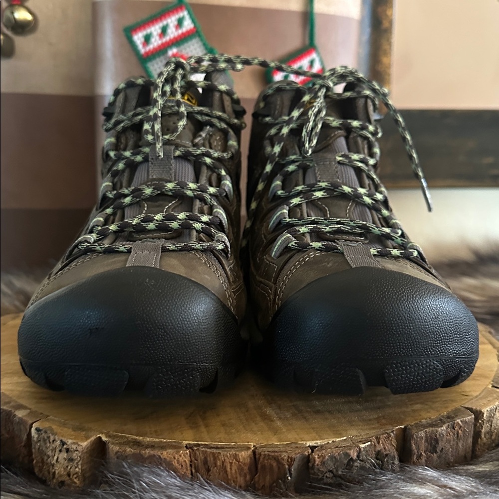 Keen *NIB* Women's Targhee II Mid Hiking Boot in Raven/Opaline - Picture 3 of 11